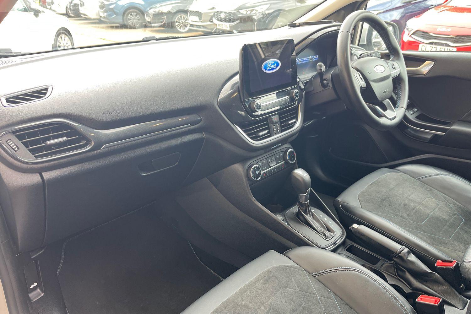 Ford FIESTA Photo 17
