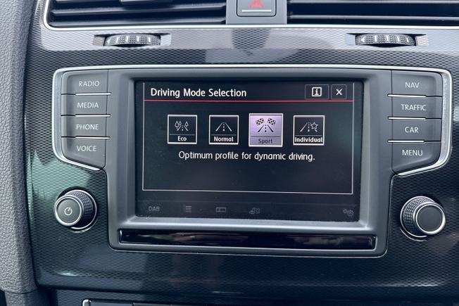VOLKSWAGEN Golf Photo 25
