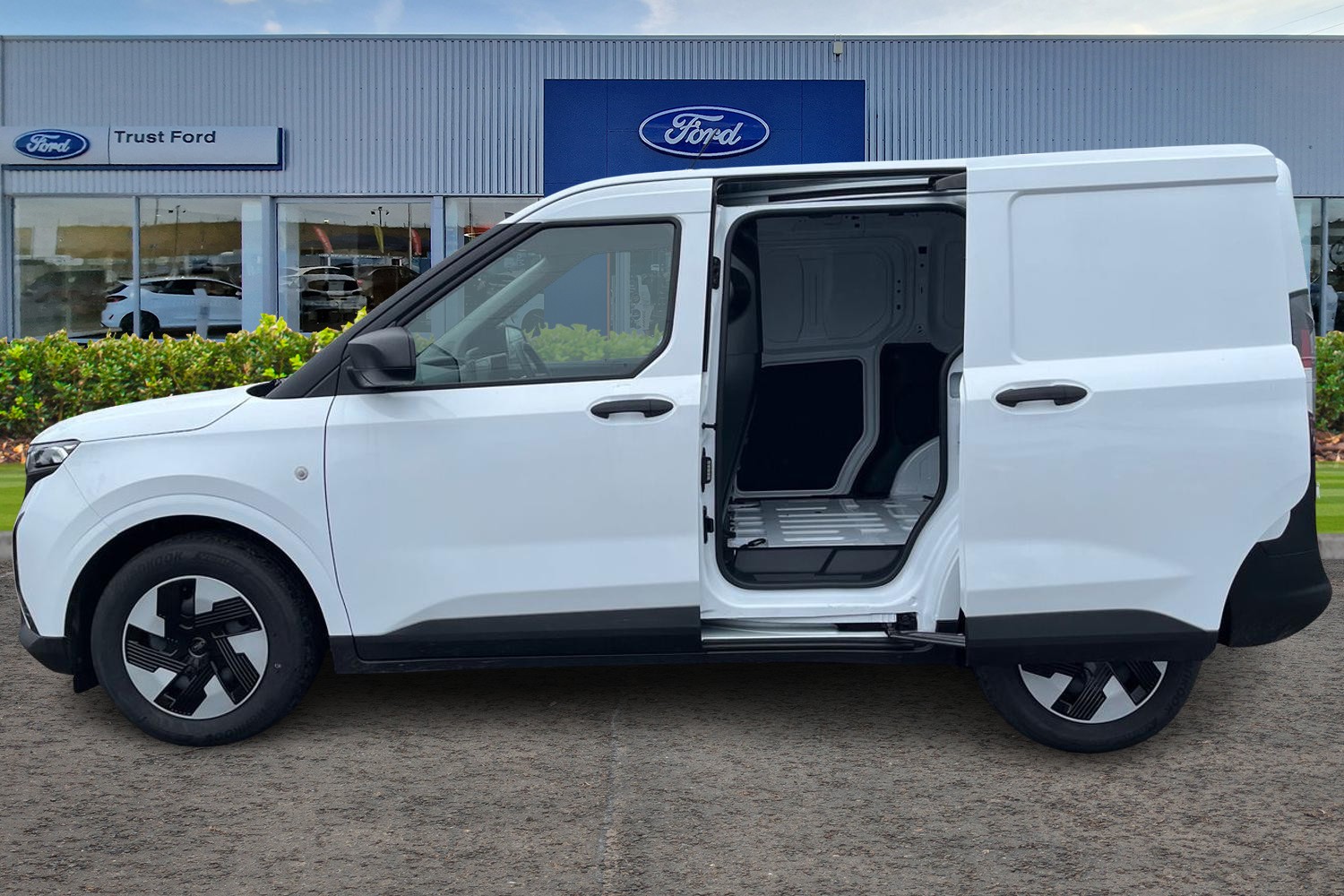 Ford TRANSIT COURIER Photo 4
