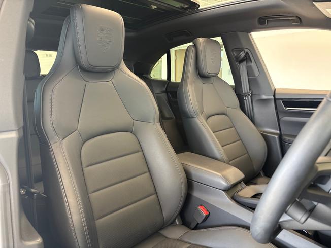 PORSCHE Macan Photo 14