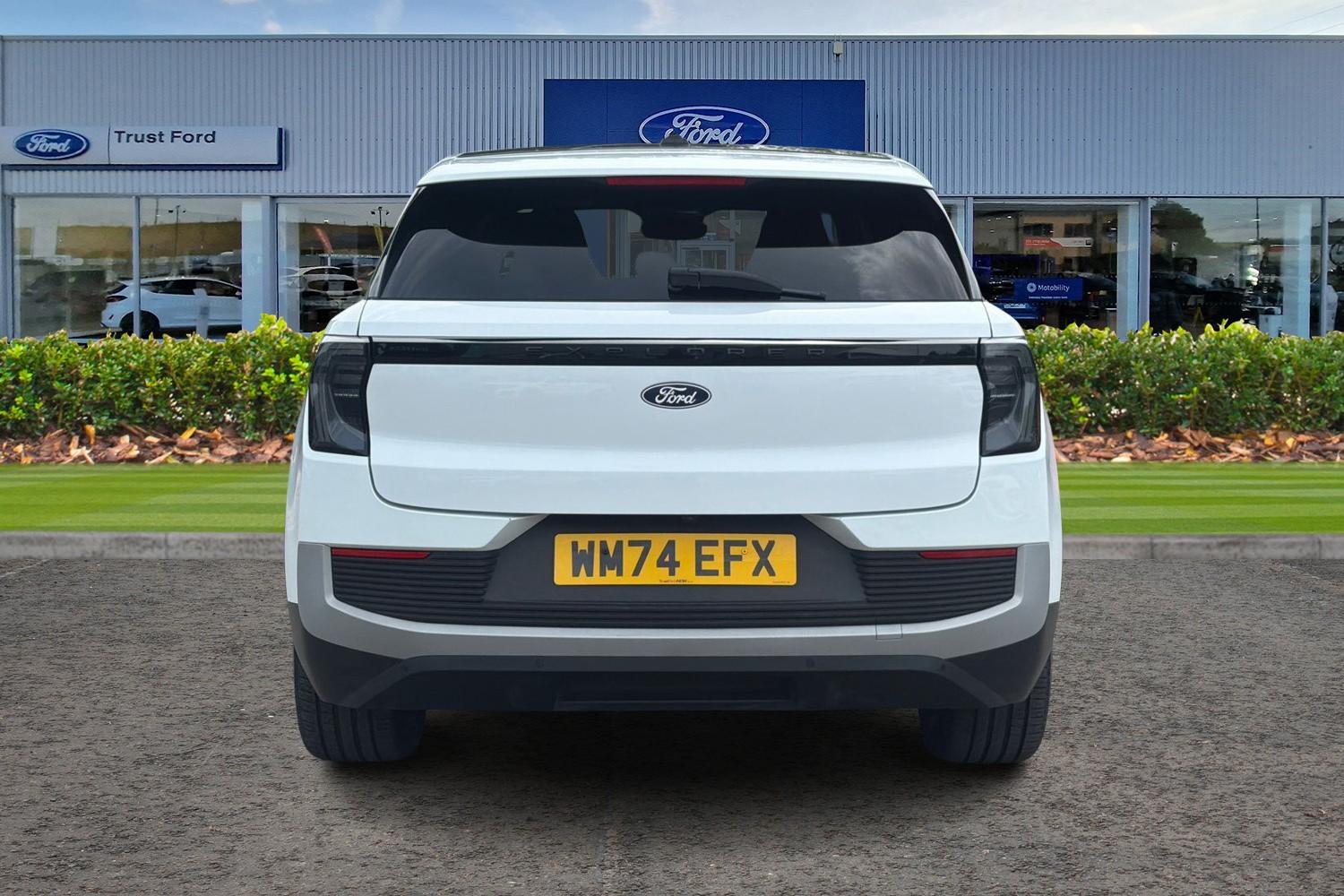 Ford Explorer Photo 6