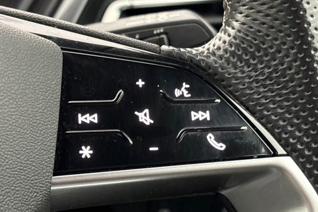 Audi Q4 Photo 17