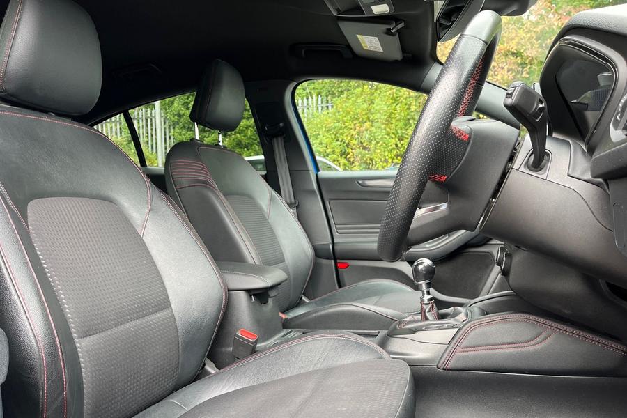 Ford Focus Photo autoimg-53cf7cb220efc566c3da9dfc3d604980123fcae2.jpg