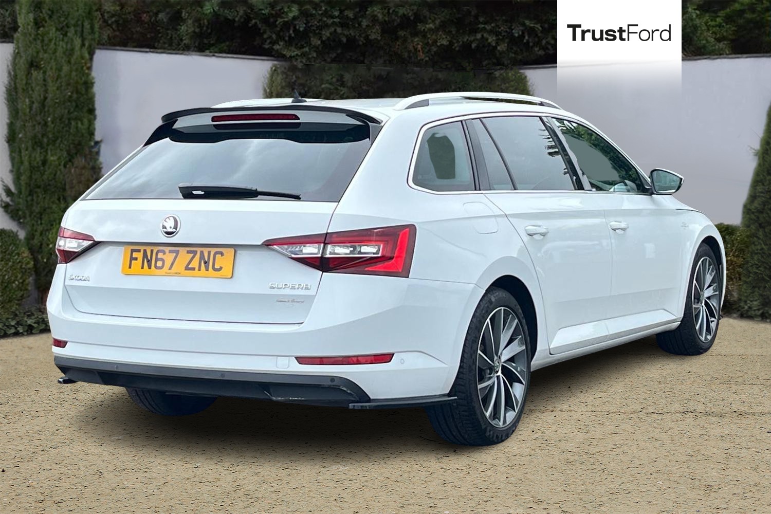 Skoda SUPERB Photo 3