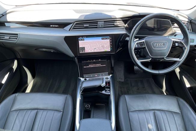AUDI e-tron Photo 10