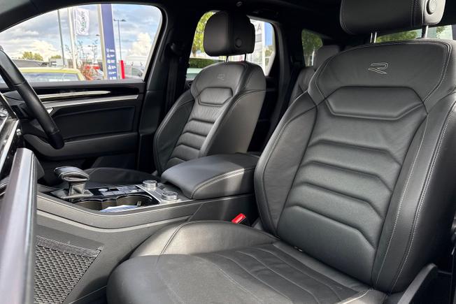 VOLKSWAGEN Touareg Photo 24