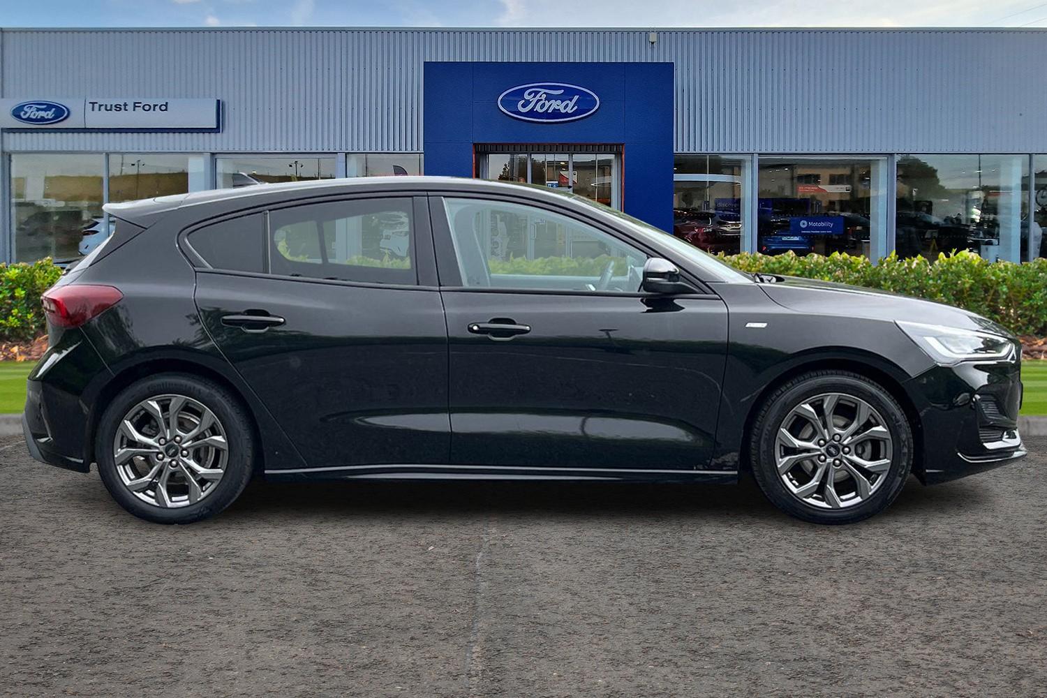 Ford Focus Photo 2