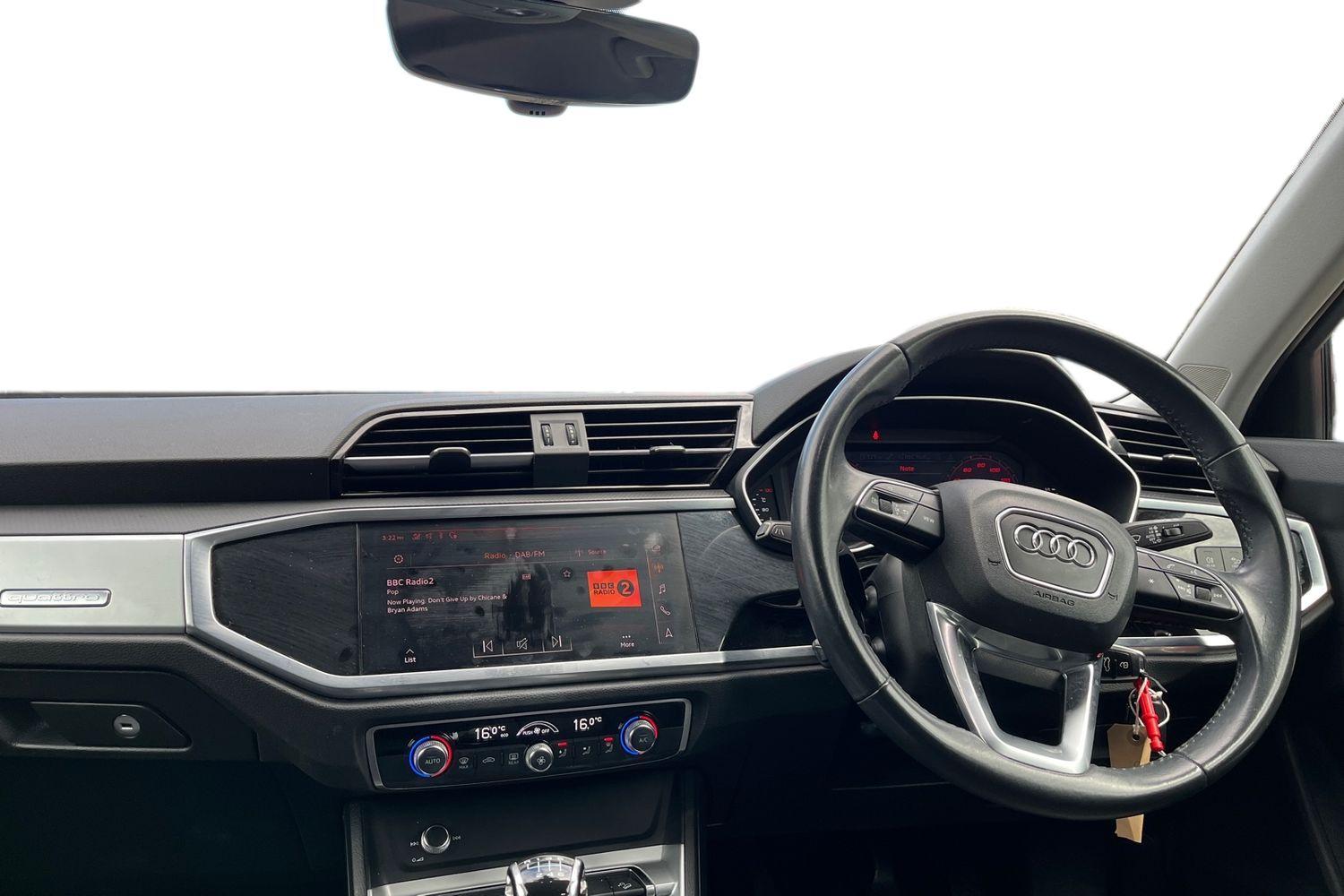 Audi Q3 Photo 9