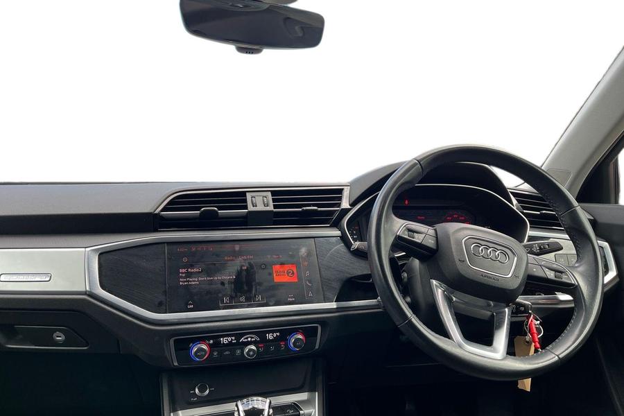 Audi Q3 Photo autoimg-53e16d47068635a61a87819aee0d1a9a59620085.jpg