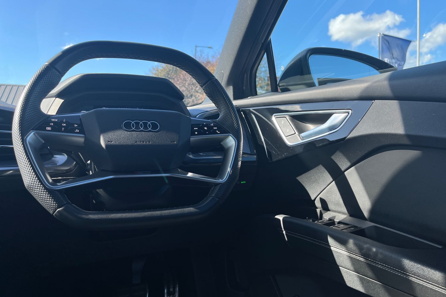 Audi Q4 e-tron Photo 11
