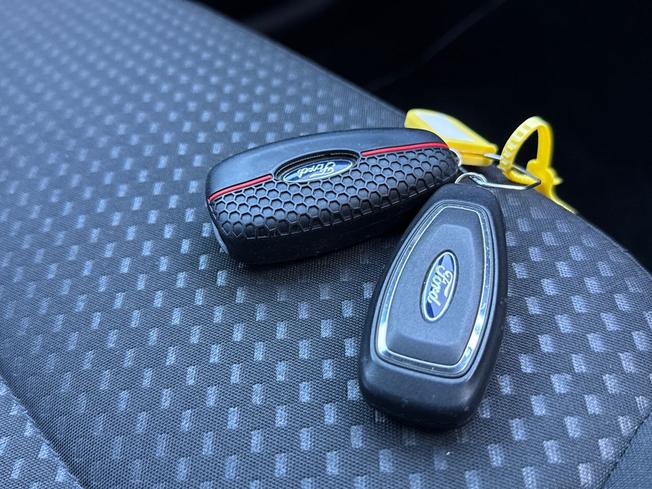 FORD FOCUS Photo 44