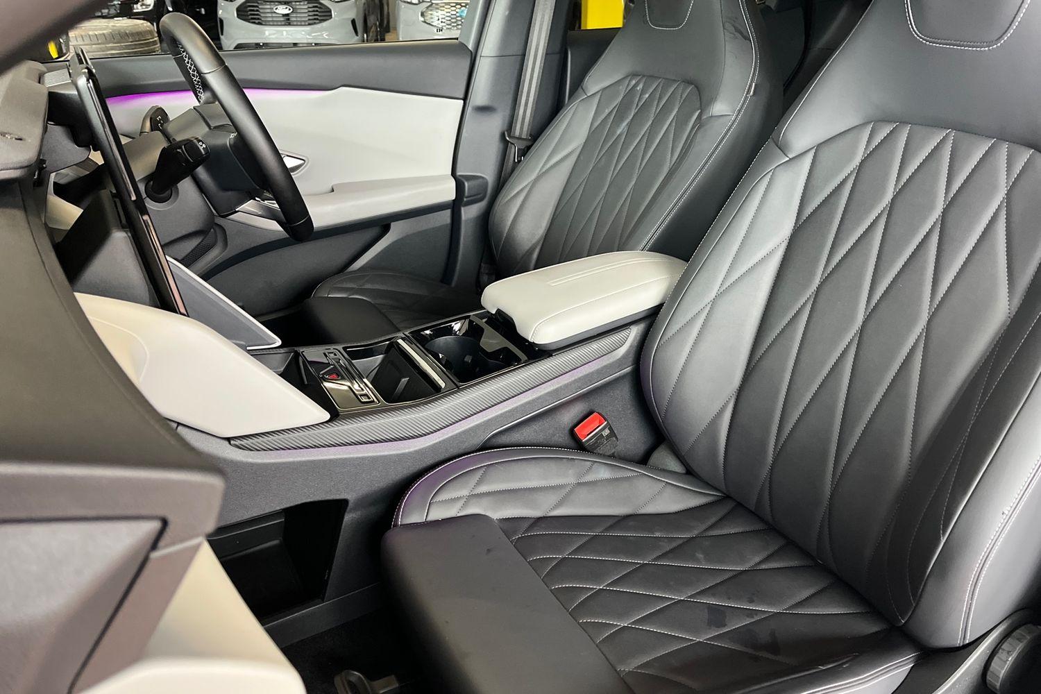 Ford Explorer Photo 18