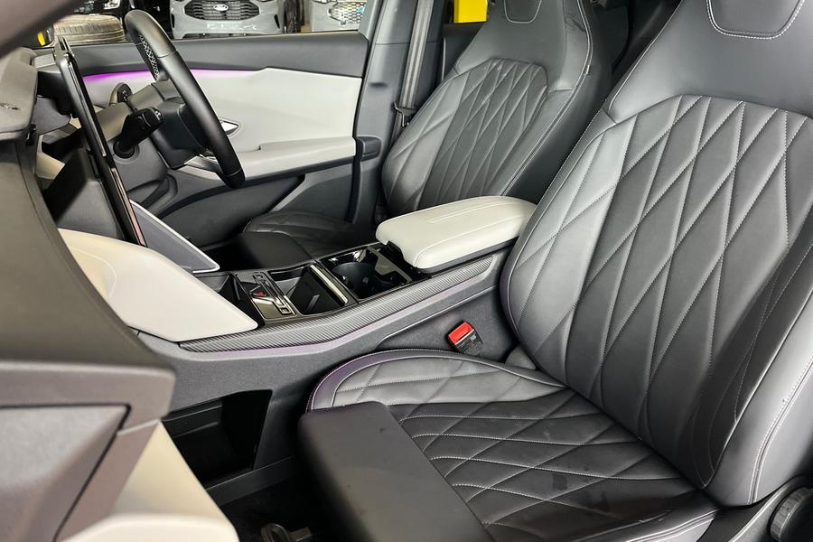 Ford Explorer Photo autoimg-53f683a07eedec56ee6fff40adcc8c2d18127eb7.jpg