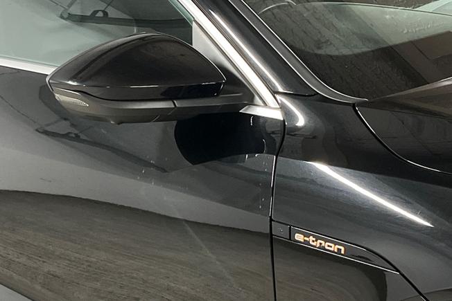 AUDI e-tron Photo 20