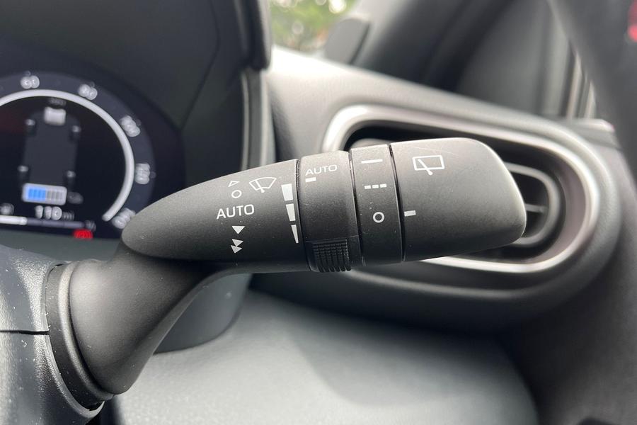 Toyota YARIS Photo autoimg-5400a8b65b76b47b35736ed9360f514b0ec784d2.jpg