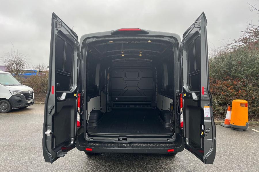 Ford E-TRANSIT Photo autoimg-54039743393dd59bed06f8b49cd55d2823023d78.jpg