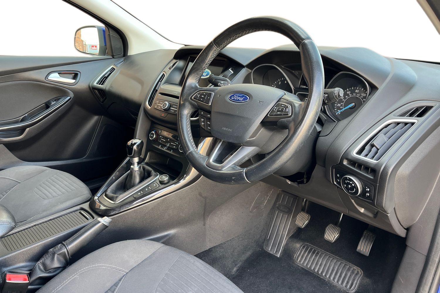 Ford Focus Photo 8