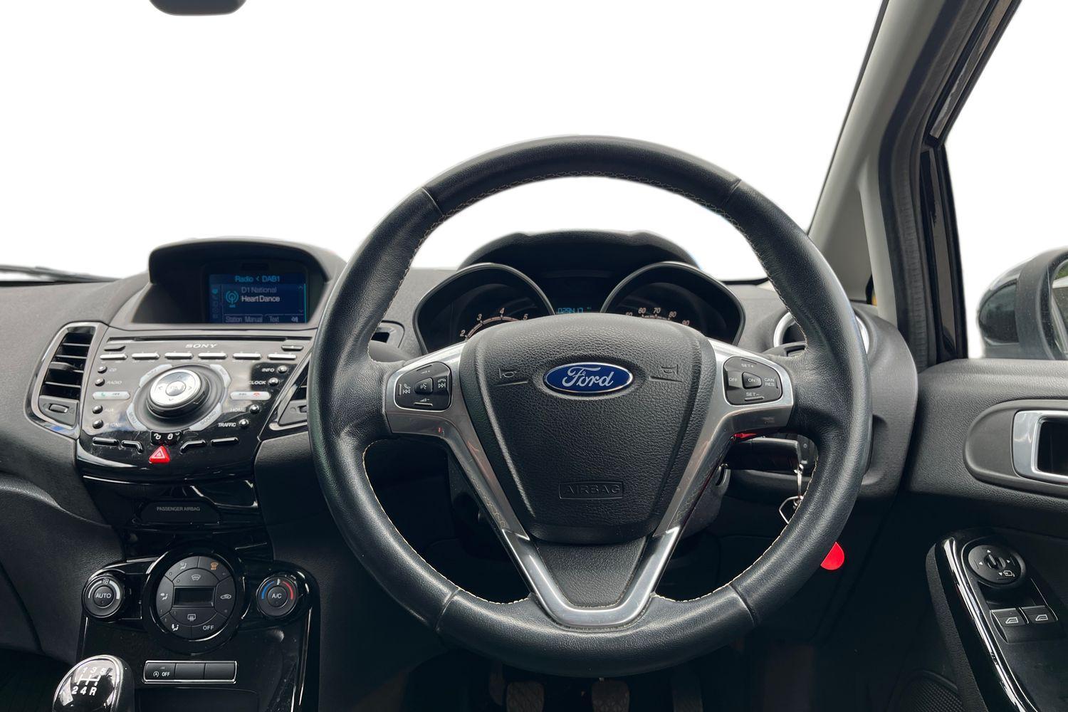 Ford FIESTA Photo 10