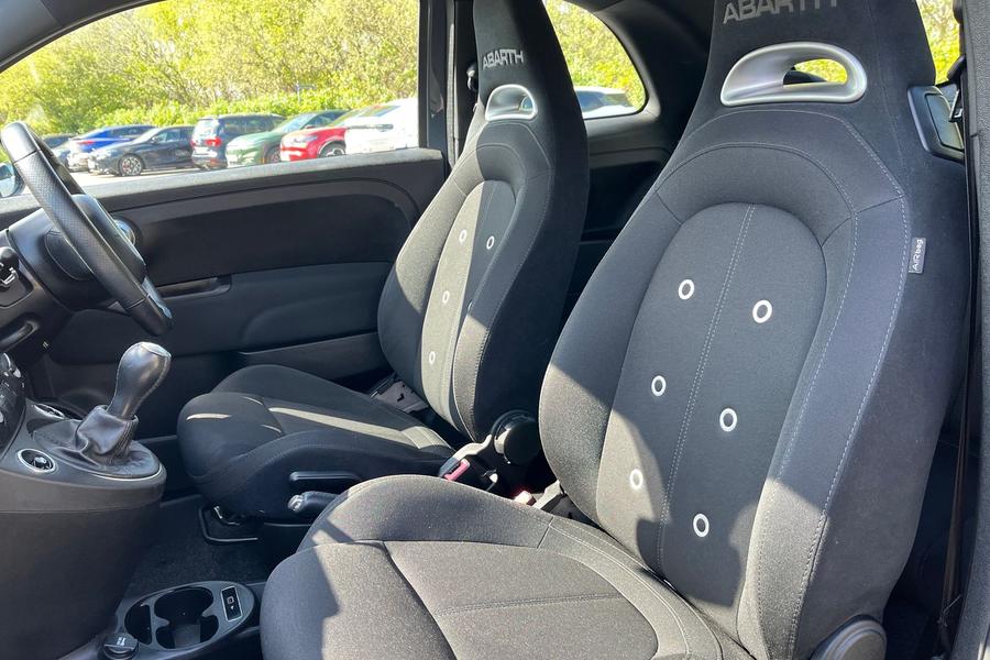 Abarth 595 Photo autoimg-541191137355396ae57c14857c423054047e87a3.jpg