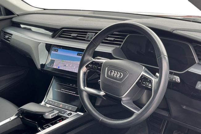 AUDI e-tron Photo 6