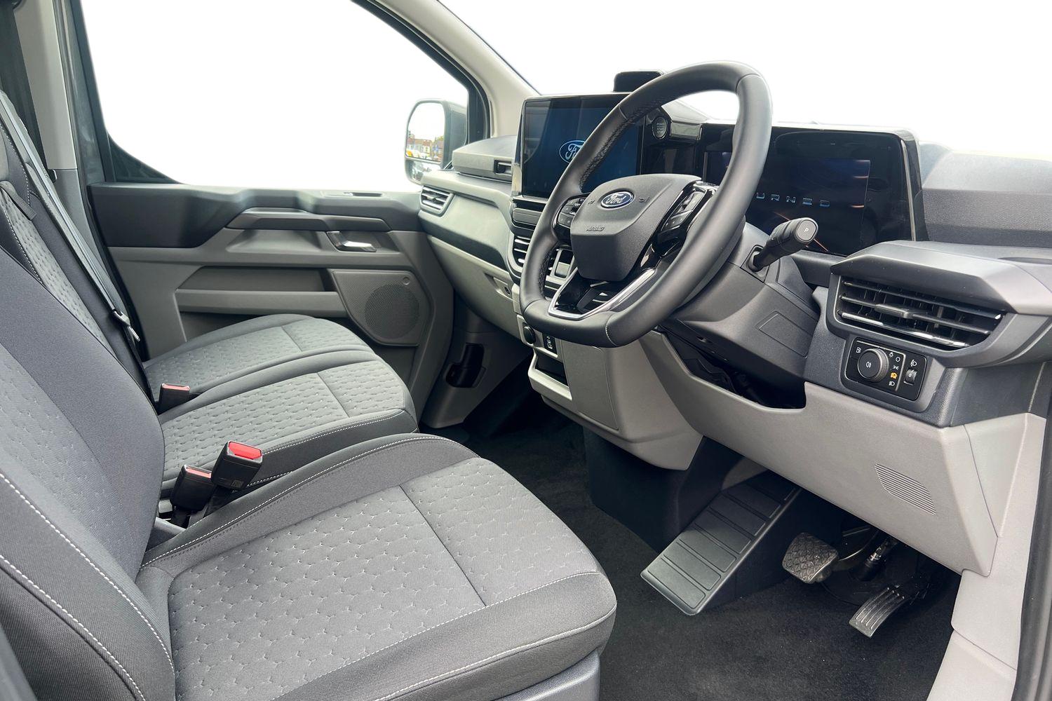 Ford TOURNEO CUSTOM Photo 13