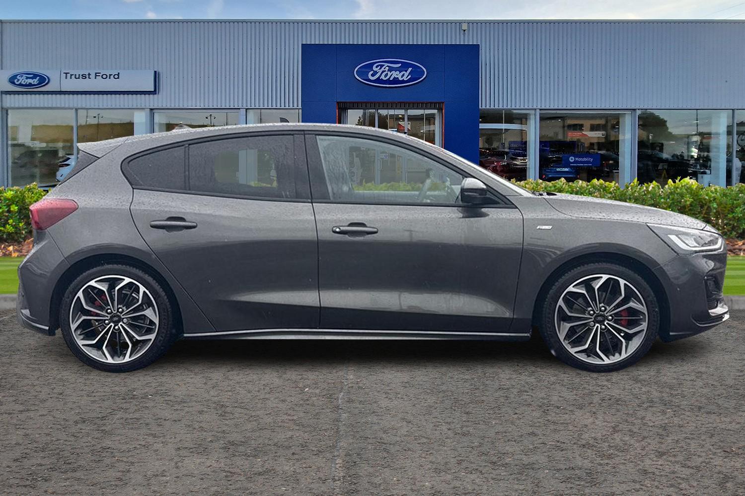 Ford Focus Photo 2