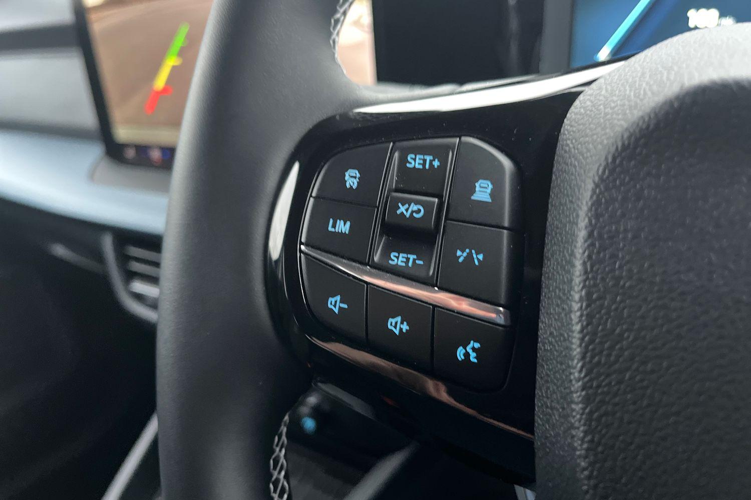 Ford E-Tourneo Courier Photo 36