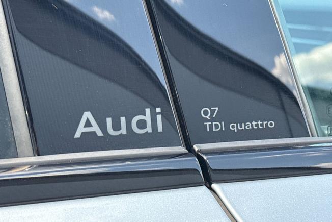 AUDI Q7 Photo 31