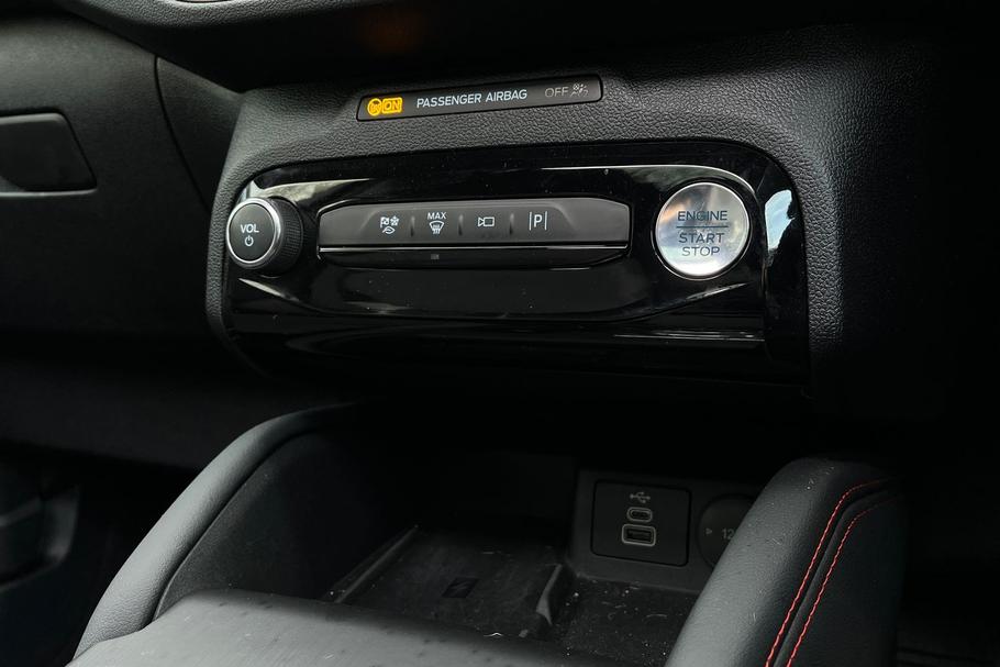 Used Ford Kuga EN25SVO 33