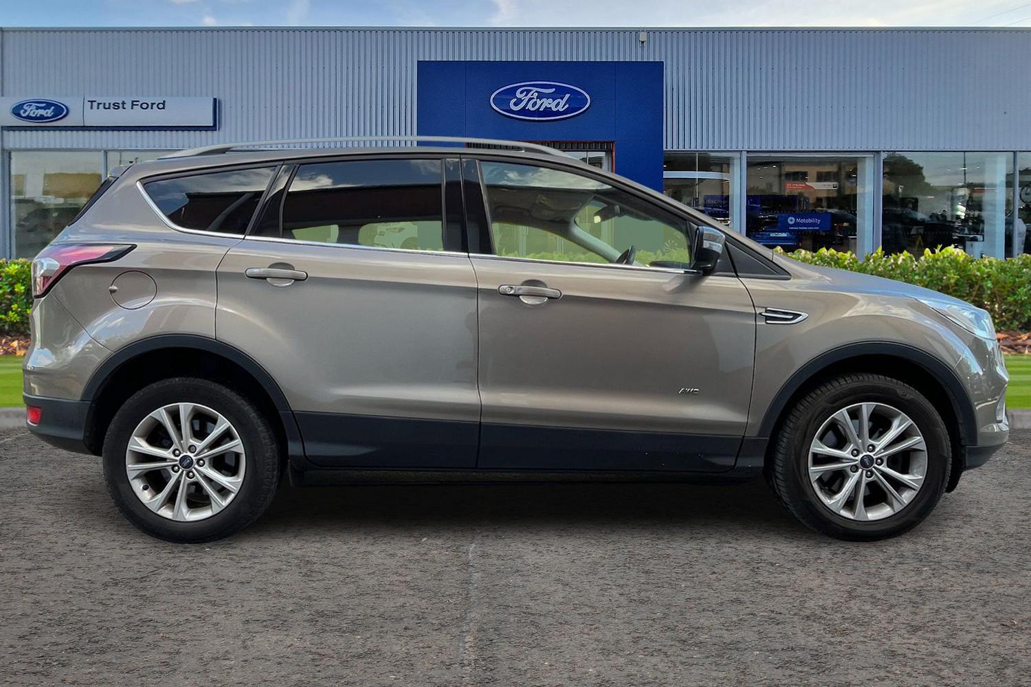 Ford KUGA Photo 2