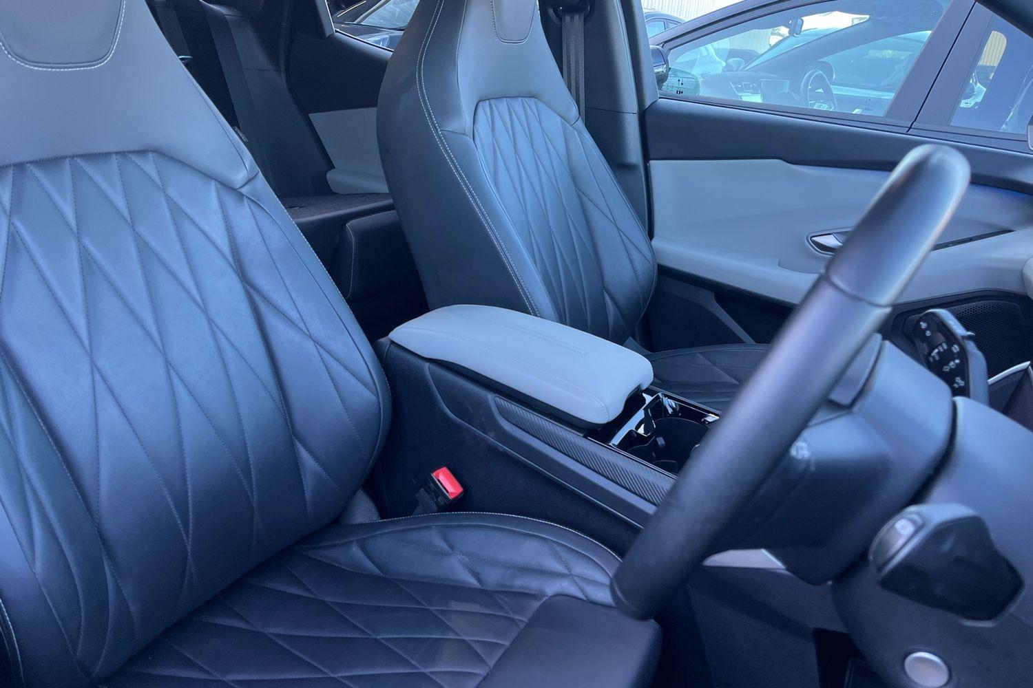 Ford Explorer Photo 16