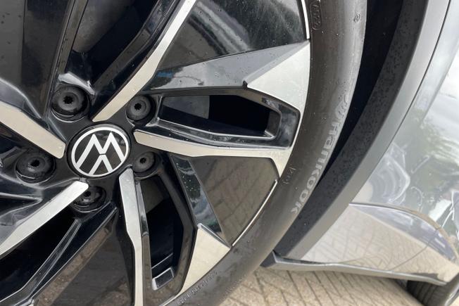 VOLKSWAGEN Id.5 Photo 22