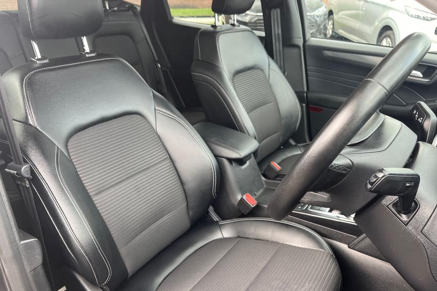 Ford KUGA Photo autoimg-5436c4254e067ce3cda445bb9b6a3b18470dbd99.jpg