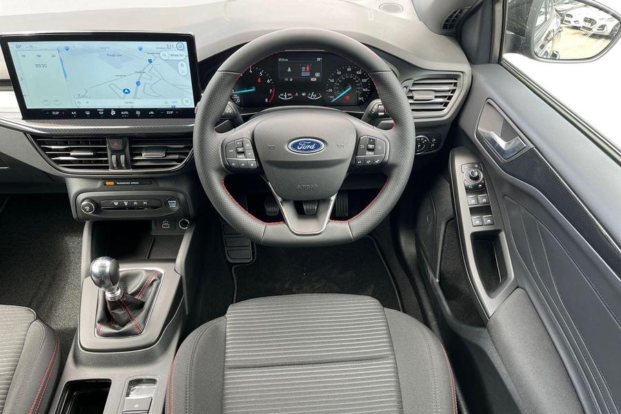 Ford FOCUS Photo autoimg-543946e502749dc5bbb3e00cef004300b94222fa.jpg