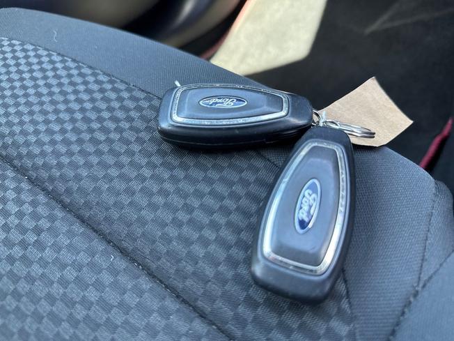 FORD Fiesta Photo 46