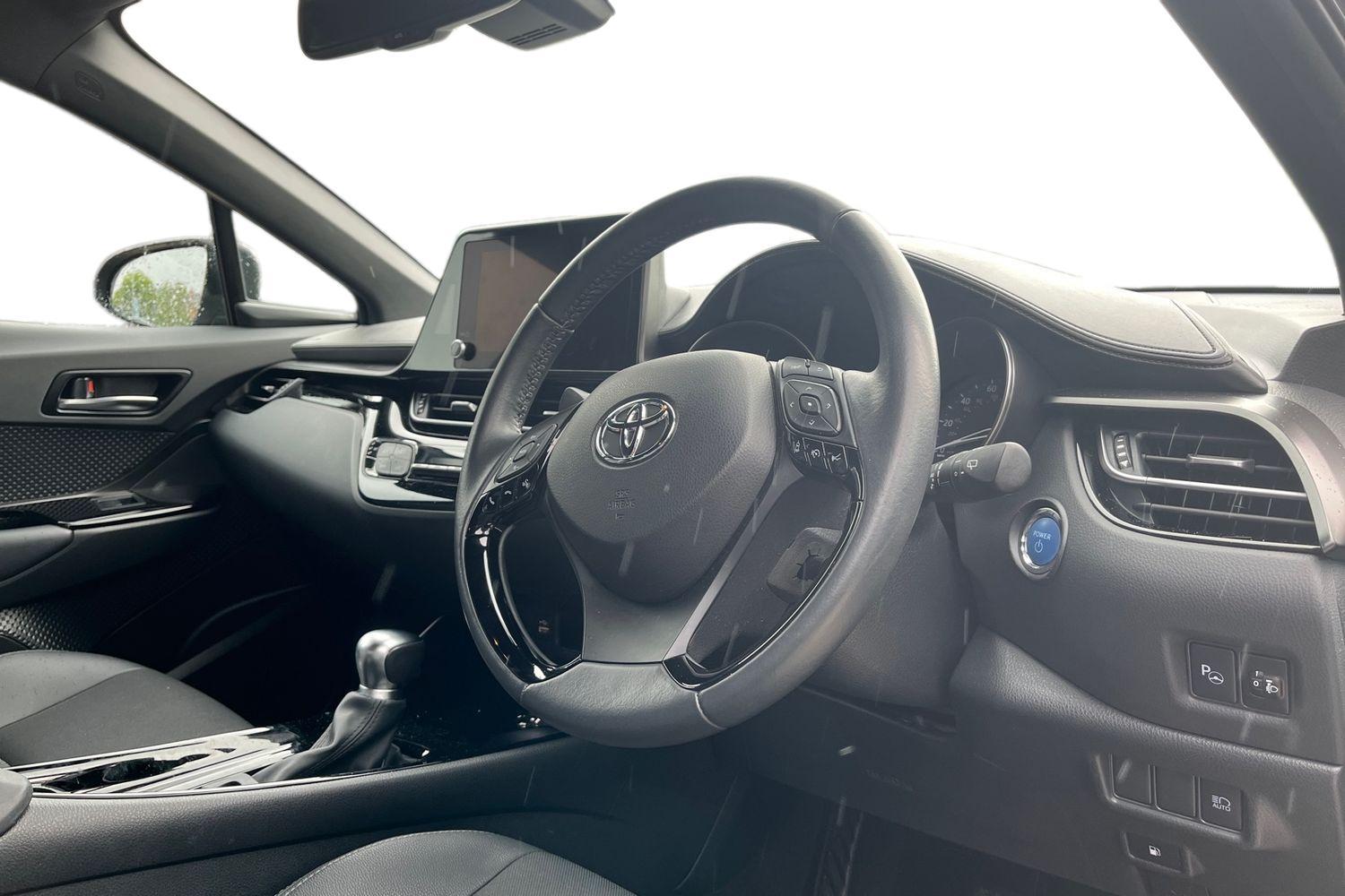Toyota C-HR Photo 8