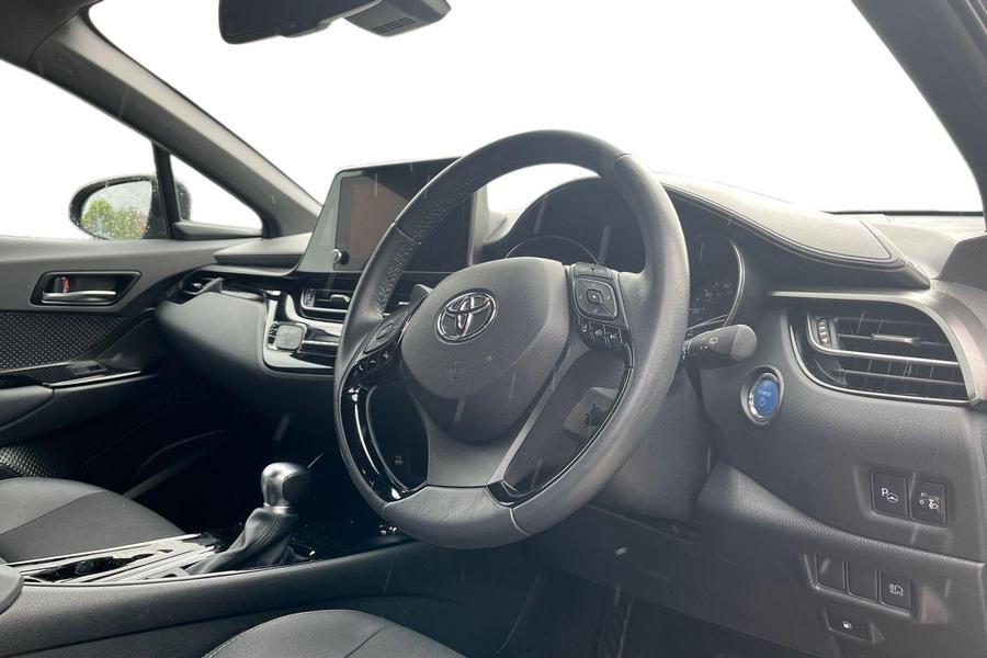 Toyota C-HR Photo autoimg-544285f96584cfe1f2cce66e9726de5d7d49734a.jpg