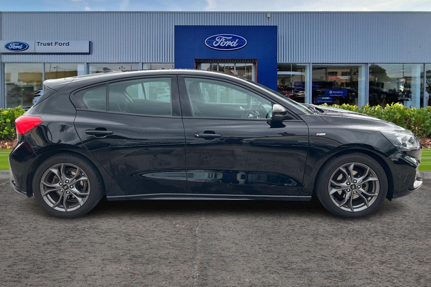 Ford FOCUS Photo 2
