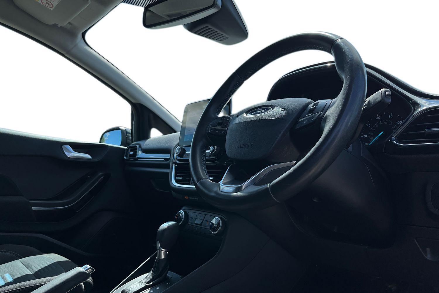 Ford FIESTA Photo 8