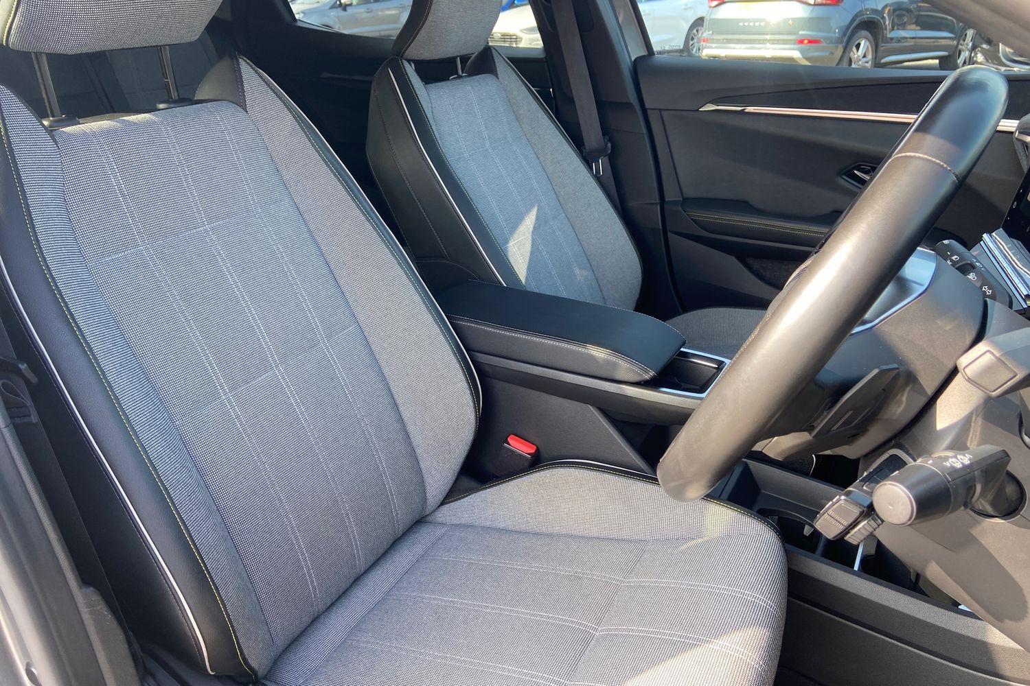 Renault MEGANE E-TECH Photo 16