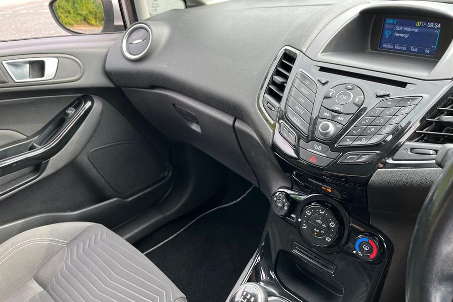 Ford FIESTA Photo autoimg-544e11babfb25d63b5f4758a87b163684ea6429f.jpg