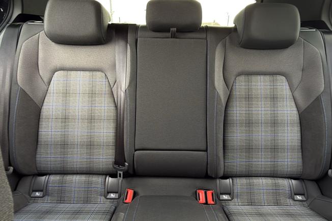VOLKSWAGEN Golf Photo 38