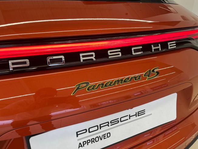 PORSCHE Panamera Photo 34