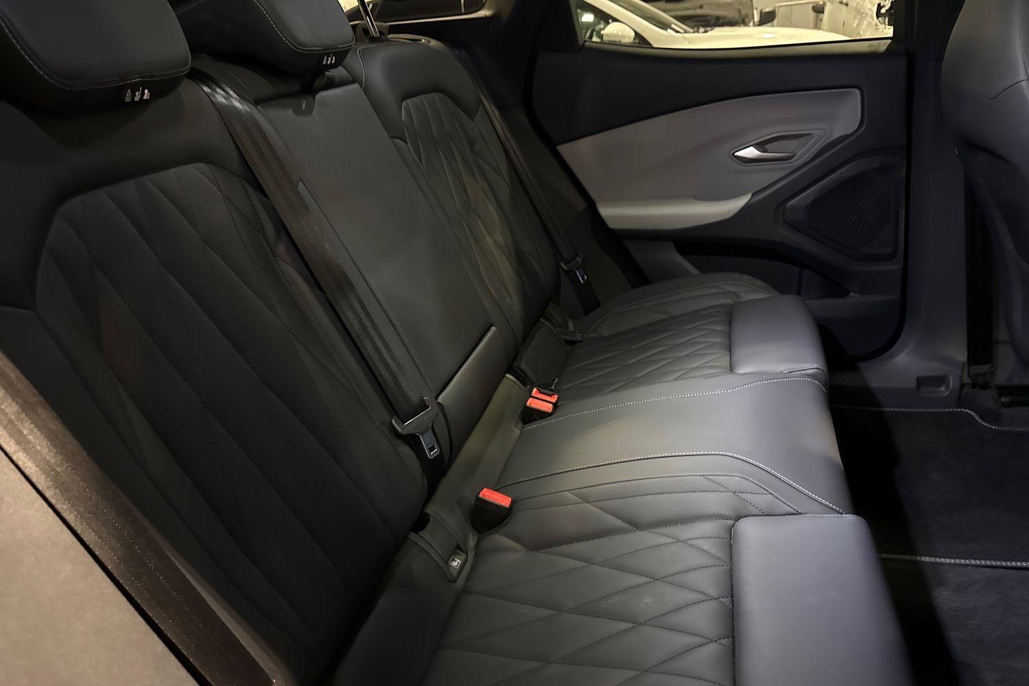 Ford Explorer Photo 19