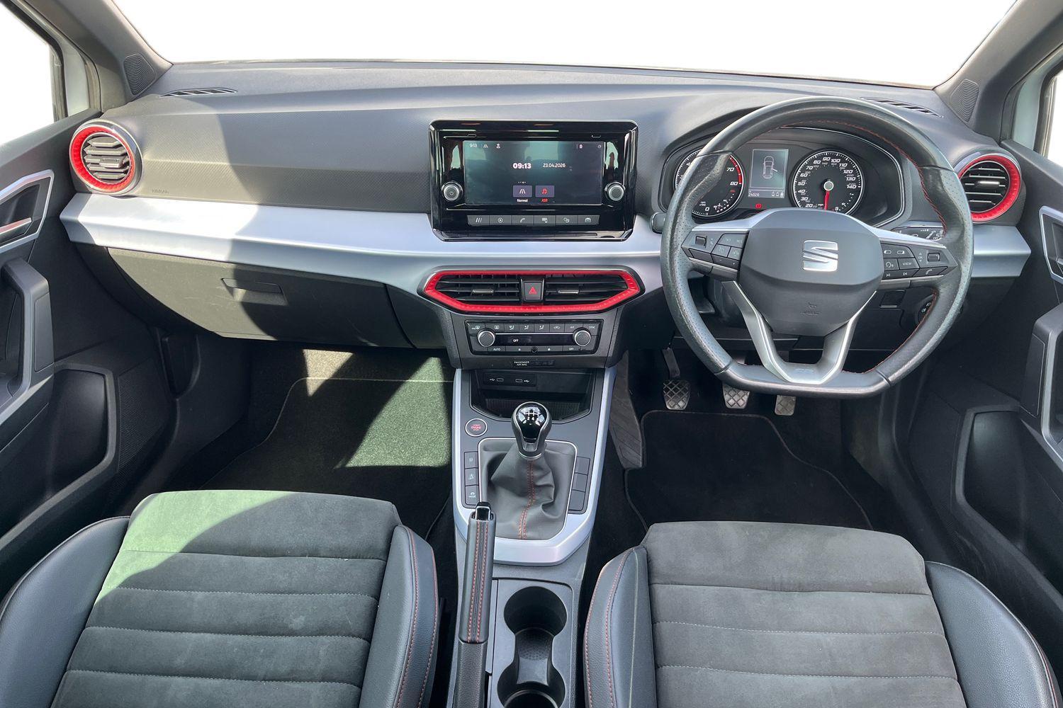 SEAT ARONA Photo 9