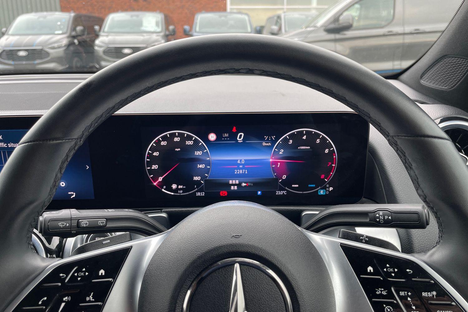 Mercedes-Benz GLB Photo 11