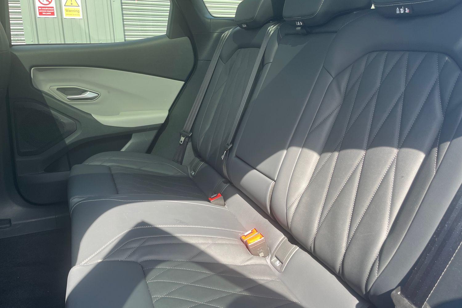 Ford Explorer Photo 19