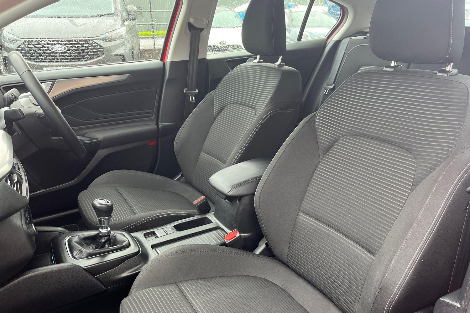 Ford FOCUS Photo 18