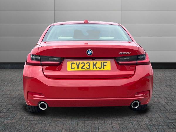 BMW 3 Series Photo autoimg-546a8e5fba1686a0e8d3a63ac95f4be3ffd6ff0c.jpg