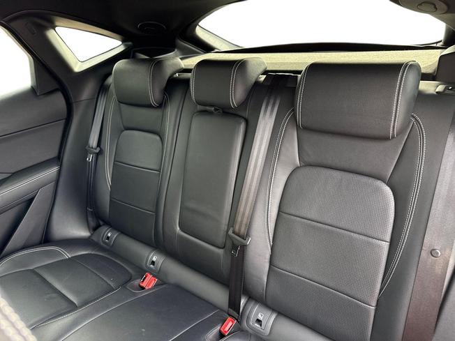JAGUAR E-Pace Photo 9